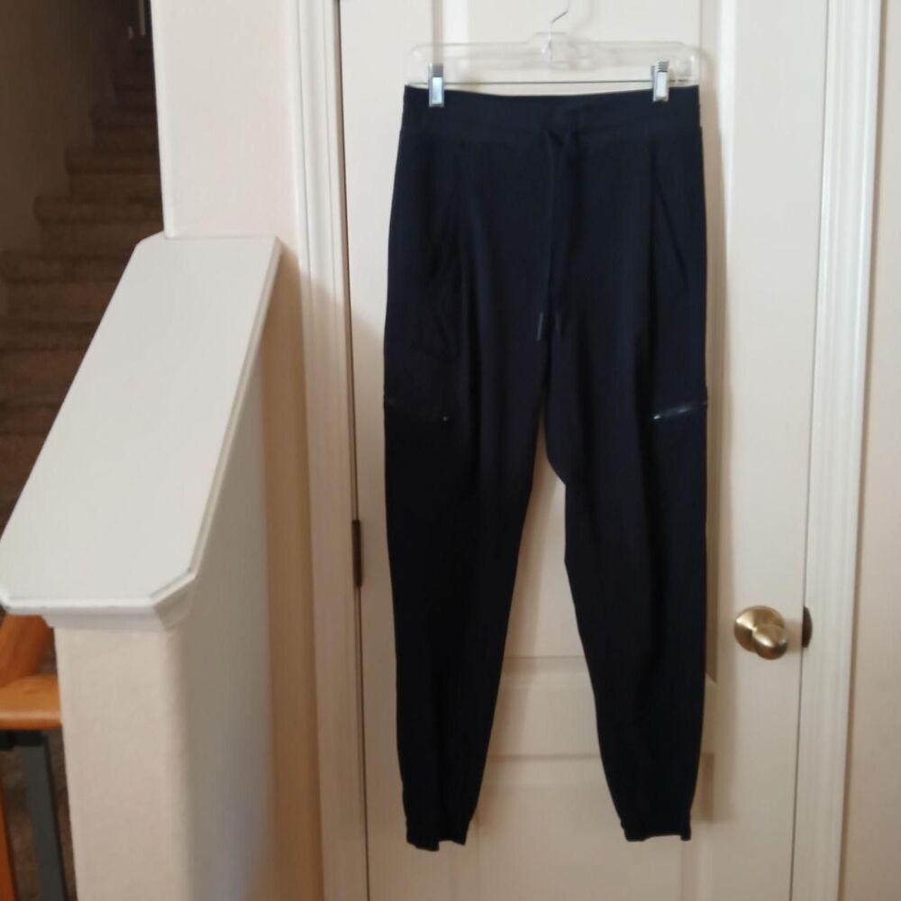 Athleta Venture Black Cargo Tapered Jogger Pants Size 0 Gorpcore Activewear